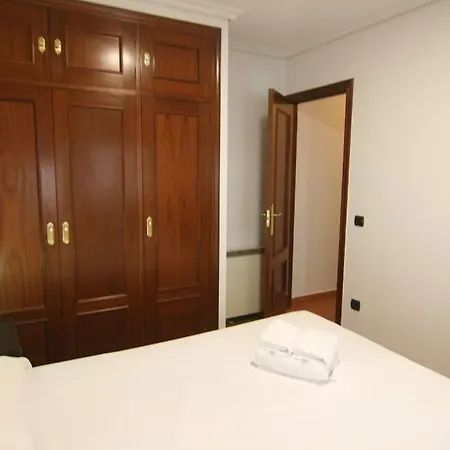 Funcional, Minimalista Y Muy Centrico * Vigo